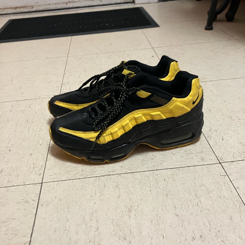 Black and yellow air max 95